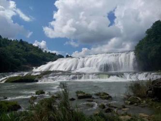 黄果树风景名胜区：贵州的壮丽瀑布之旅