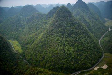 滇东岩溶奇观，十万大山，无需门票的峰丛美景