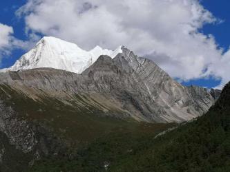 夏诺多吉雪山，探寻勇猛与美丽的神秘雪山