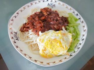 制作美味肉酱面的详细步骤，让你享受美食的魅力