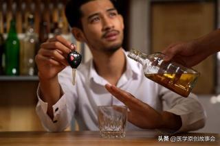 新冠可以喝酒吗？患病期间饮酒可能加重病情