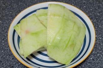 夏日新宠：香辣炒西瓜皮，清爽解暑又美味