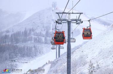 崇礼滑雪场：冬日家庭娱乐的理想之地，尽享冰雪乐趣