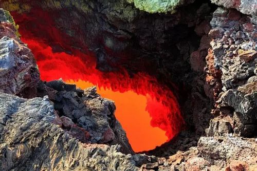 探索老黑山：火山奇景与熔岩之美