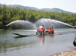 双溪漂流景区：江南第一漂的魅力之旅