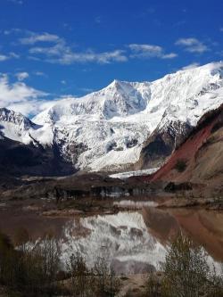 探访青海黄河源：高山雪水的纯净之旅