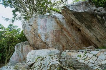 九日山：摩崖石刻、祈风仪式与五代石佛的历史瑰宝