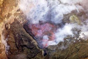 默拉皮火山：印尼的活火山，历史的见证者