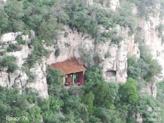 清凉山：险峻山势与神秘山洞的完美结合