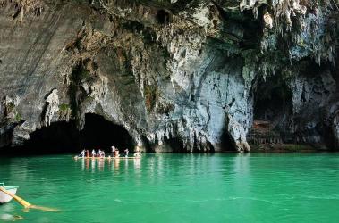 凌霄岩：广东阳春的喀斯特自然奇观与旅游胜地