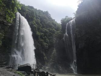 九鲤湖风景区：湖光山色与九漈飞瀑的绝美融合