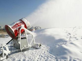 铭湖国际滑雪场：优质雪质与先进设备的完美结合，童话雪国的冬日乐园！