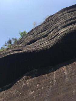 越王山风景区：丹霞地貌与天然攀岩的完美结合