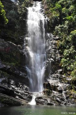 龙潭飞瀑：揭西县南山镇的壮丽自然景观，历史的见证